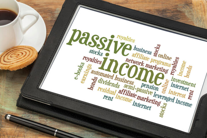 Active vs Passive ETFs: Costs, Turnover and Risk
