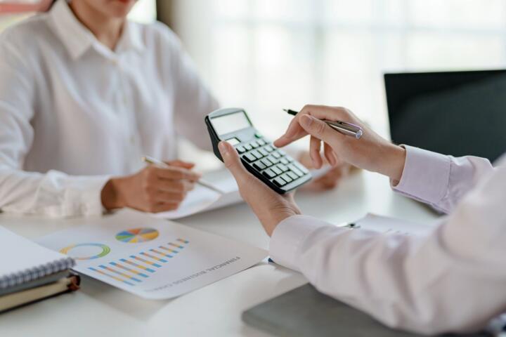 Compound Interest Calculator (With Examples)