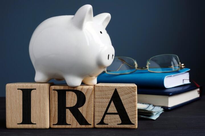 Roth vs Traditional IRA: Which to Choose