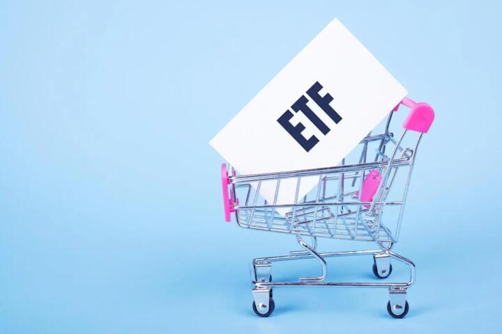 Active ETFs vs Index ETFs: 8 Metrics to Compare